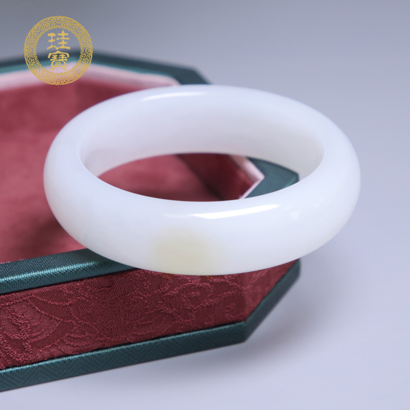 珪宝57mm羊脂玉宽版手镯女款和田玉镯子天然玉石带证书礼物送妈妈