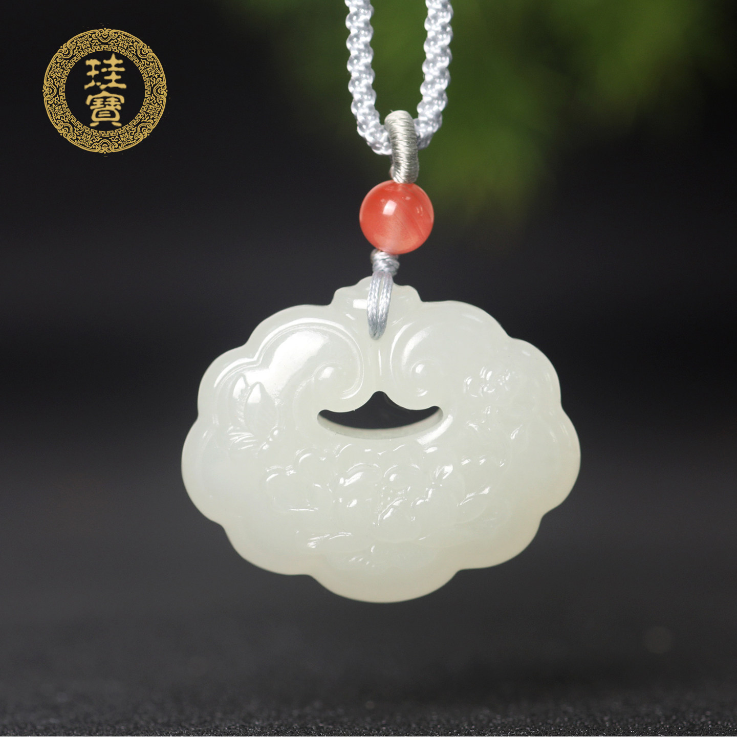 珪宝和田玉青白玉莲花平安锁吊坠