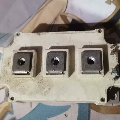 可议价模块GF200HF120T2VH。实物拍摄如图，功能