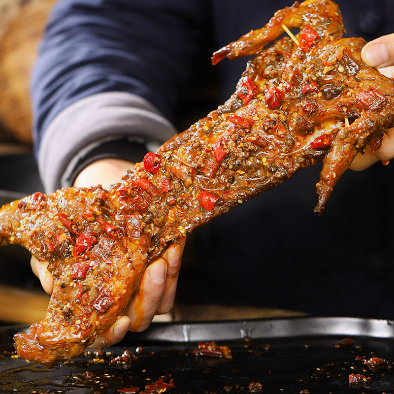 【直播推荐】肖三婆baba手撕兔1000g成都特产整只麻辣冷吃兔,零食/坚果/特产,兔肉干/兔丁,淘宝优惠券,粉丝福利购,淘宝优惠卷