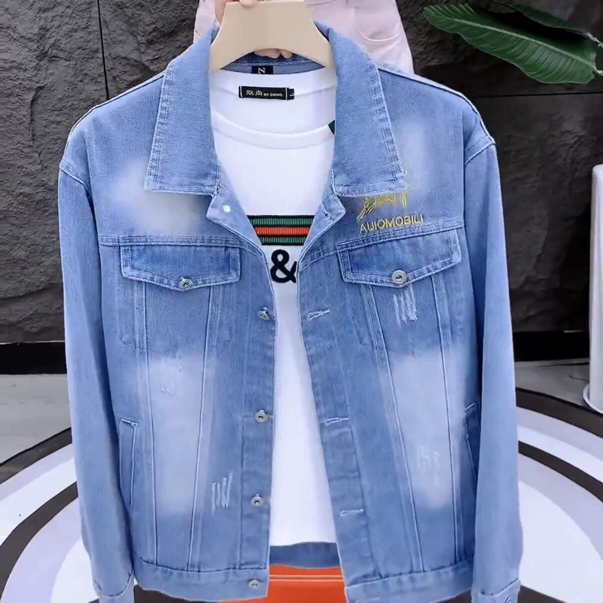 韩版修身翻领时尚牛仔外套男春季刺绣时尚百搭潮流痞帅牛仔夹克男