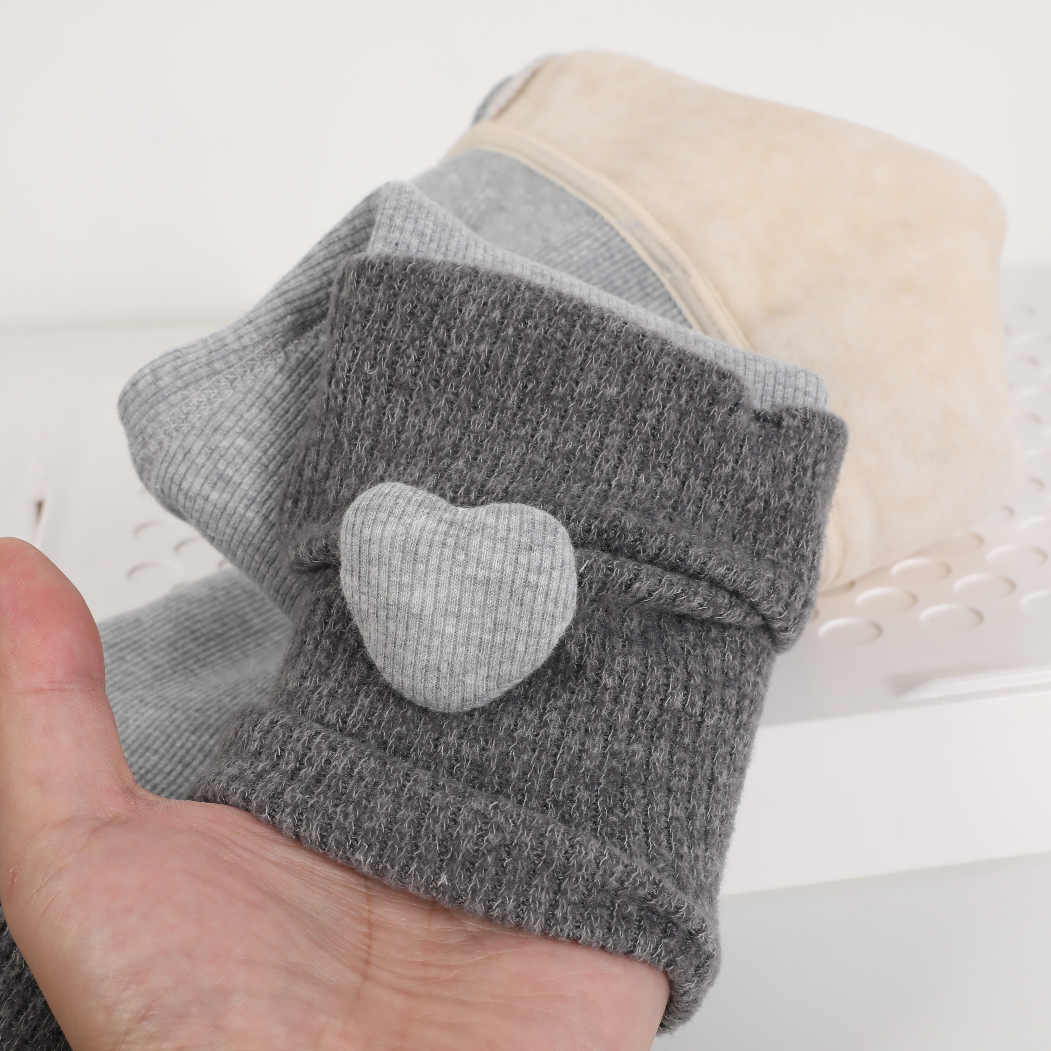 女童打底裤加绒加厚外穿桑蚕丝一体绒冬季爱心堆堆袜儿童打底裤子