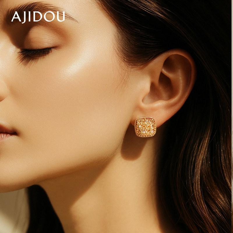 AJIDOU阿吉豆耳饰女款时尚香槟色方糖耳钉小众花朵闪耀高级感耳坠