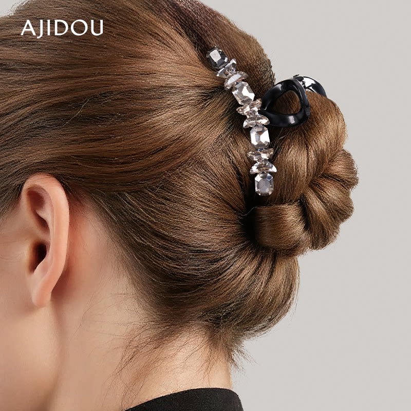AJIDOU阿吉豆抓夹2026新款水晶发夹闪钻鲨鱼夹女高级感后脑勺夹子