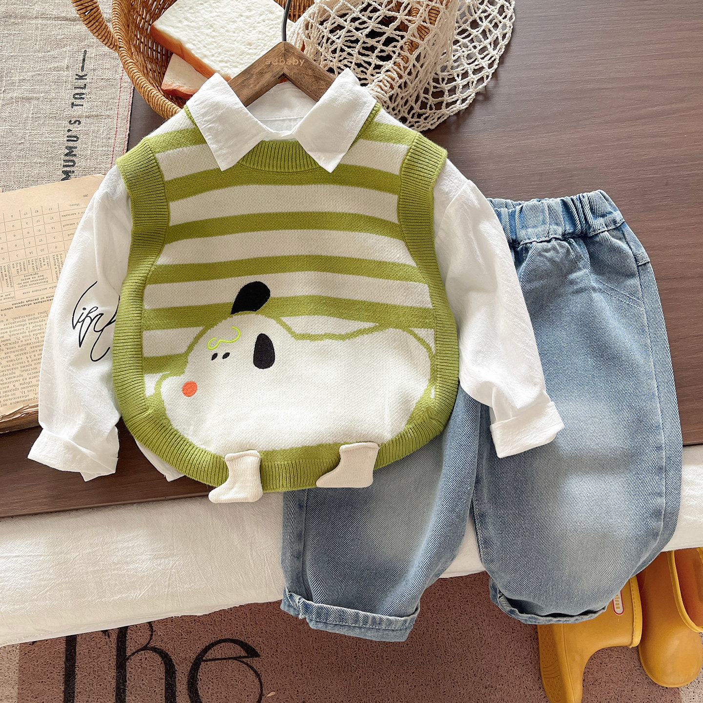 男童针织马甲套装2026新款宝宝春秋卡通小狗毛衣背心时尚外出套装