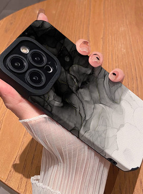 适用苹果16promax手机壳新款水墨画iphone15pro小羊皮14pro全包防摔13男女plus超薄皮纹高级感12磨砂硅胶软壳