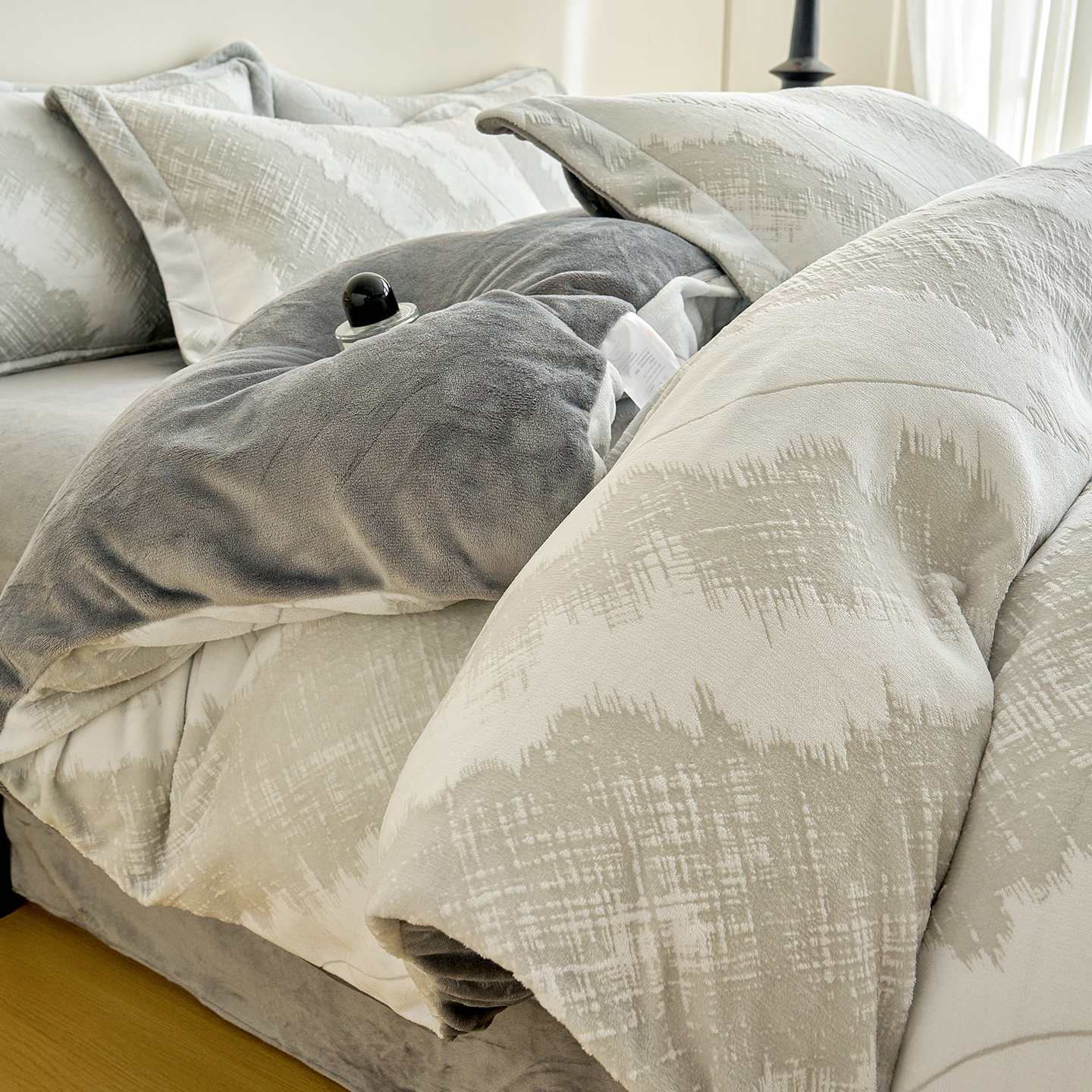 【加厚保暖，锁温牛奶绒四件套】