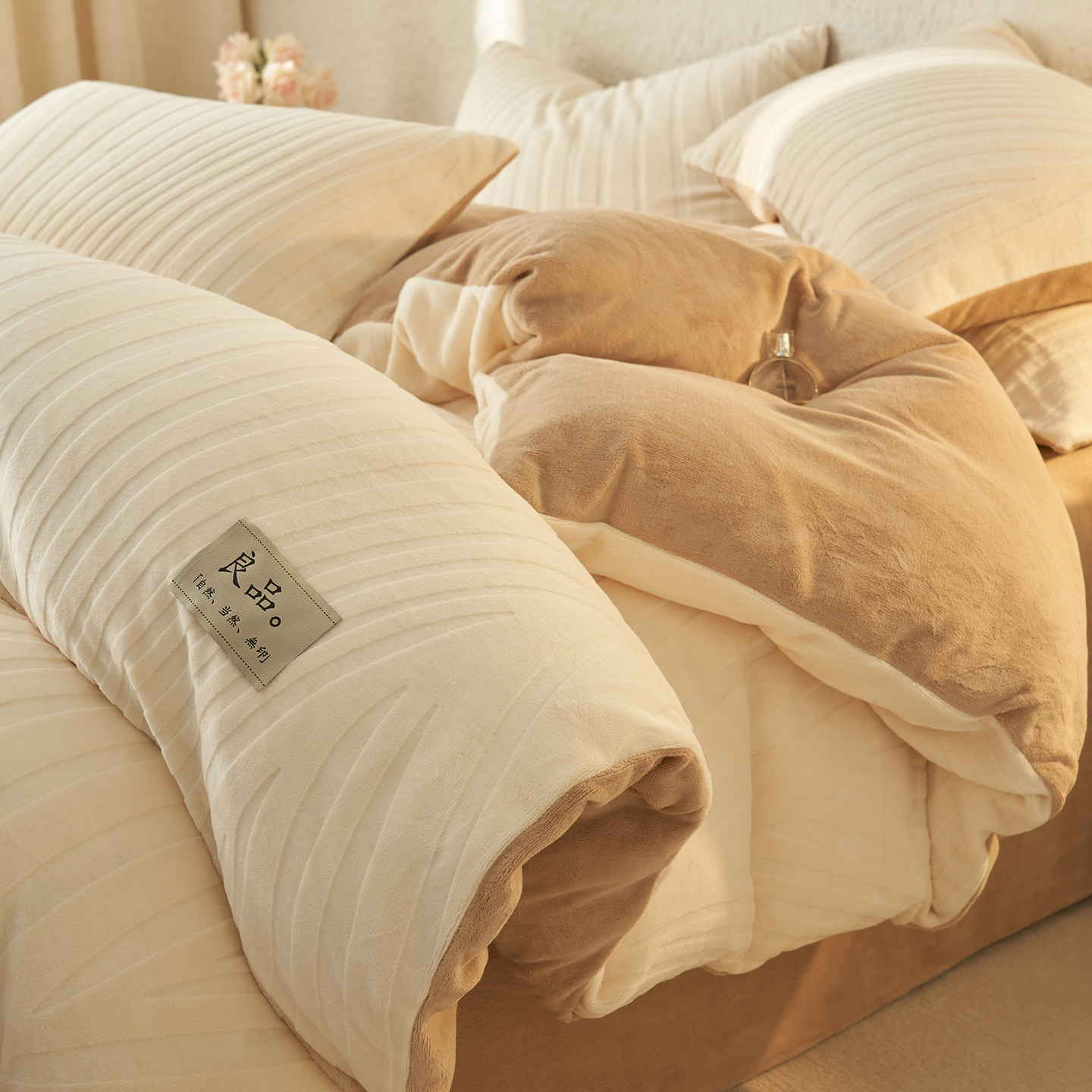 高端雕花床上牛奶绒四件套2026新款秋冬季加厚珊瑚绒床单被套床品