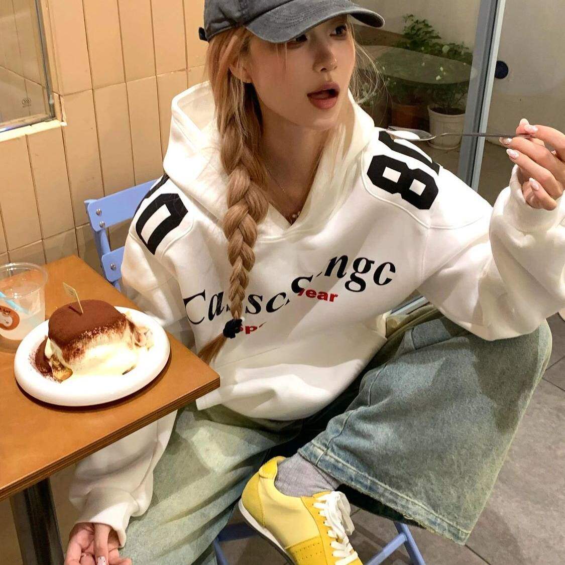 贴布字母运动风白色连帽卫衣女秋冬新款加绒美式街头情侣宽松上衣