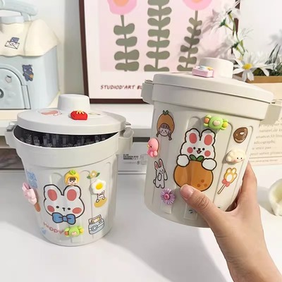 2025网红爆款高颜值ins风笔筒大容量超大实用型不占空间艺术设计感小众桌面笔筒可爱少女卧室家用