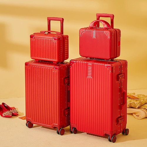 Красный чемодан для невесты, коробка