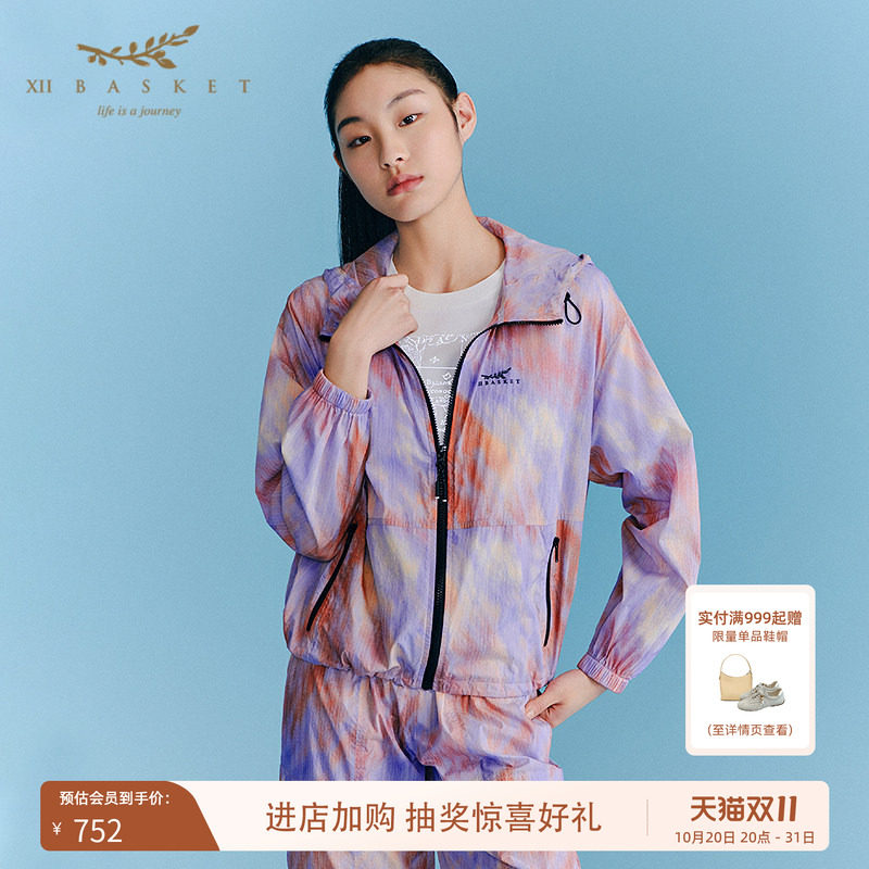 十二篮丝涤混纺抽象印花连帽外套