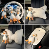 Авто -ремень безопасности Симпатичная сеть красная машина внутренняя крышка плеча возвращается, чтобы вернуться в старый магазин в старом магазине в старом магазине в зимней соломенной шляпе утиной подушка и интерьер с сетью красного автомобиля