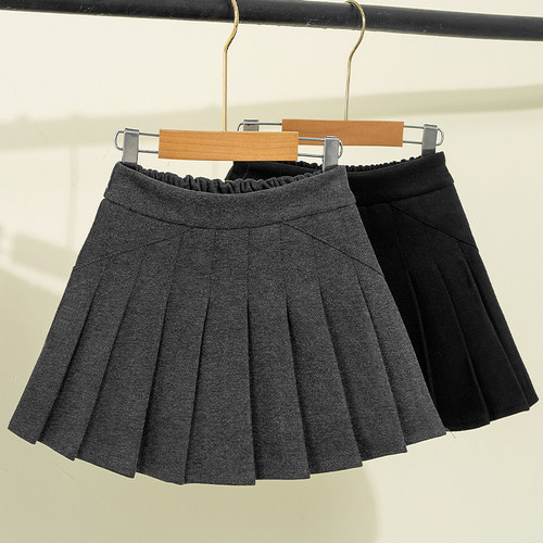 妮子面料柔软，不掉毛不褪色，经典百褶