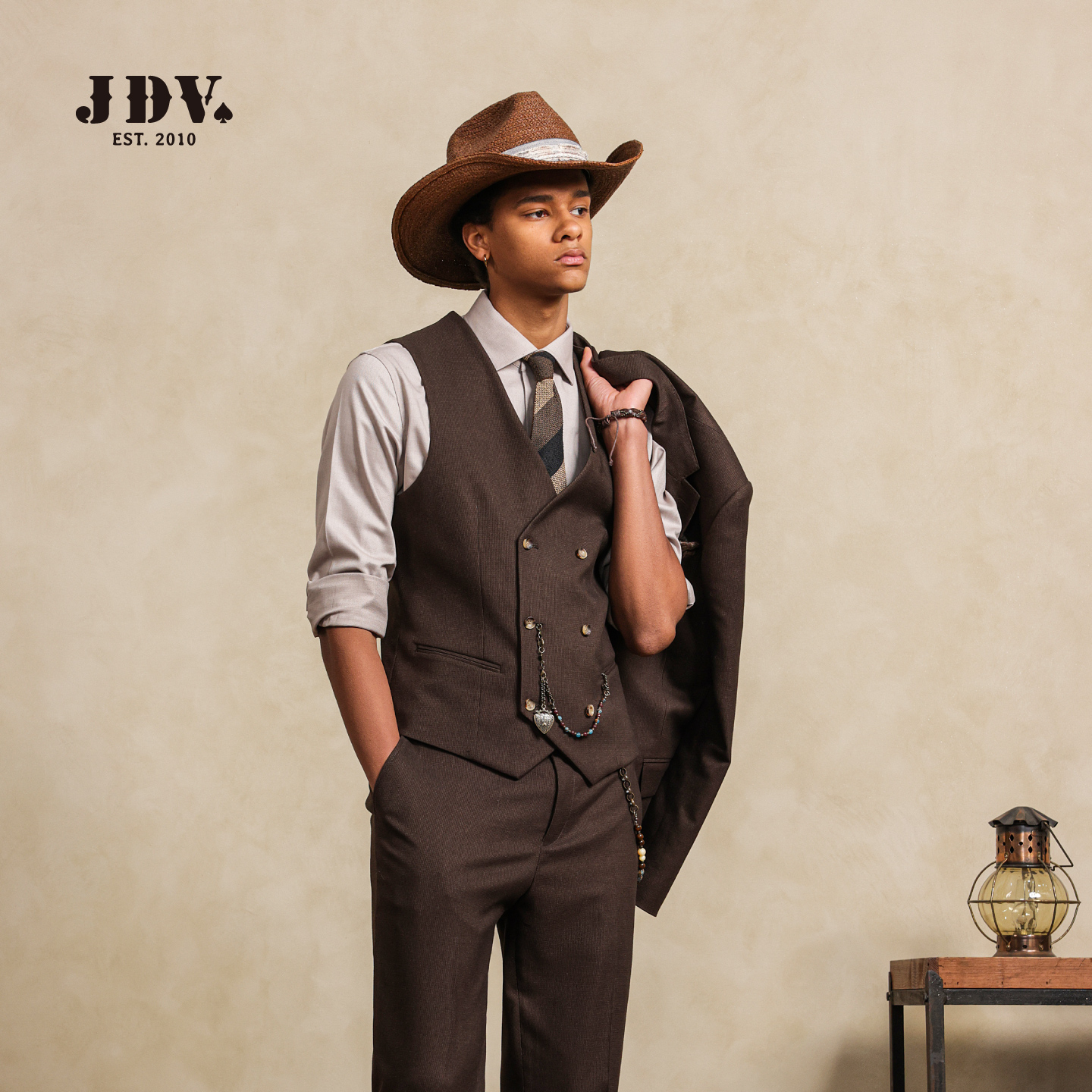 JDV男装时尚休闲西装马甲2025年秋季新款男士百搭深卡其色马甲