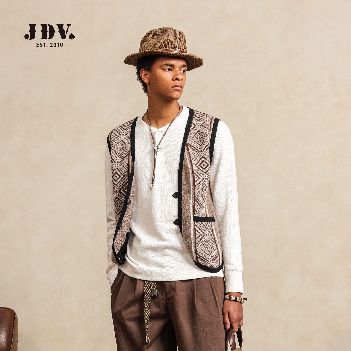 JDV复古几何纹绵马甲外套