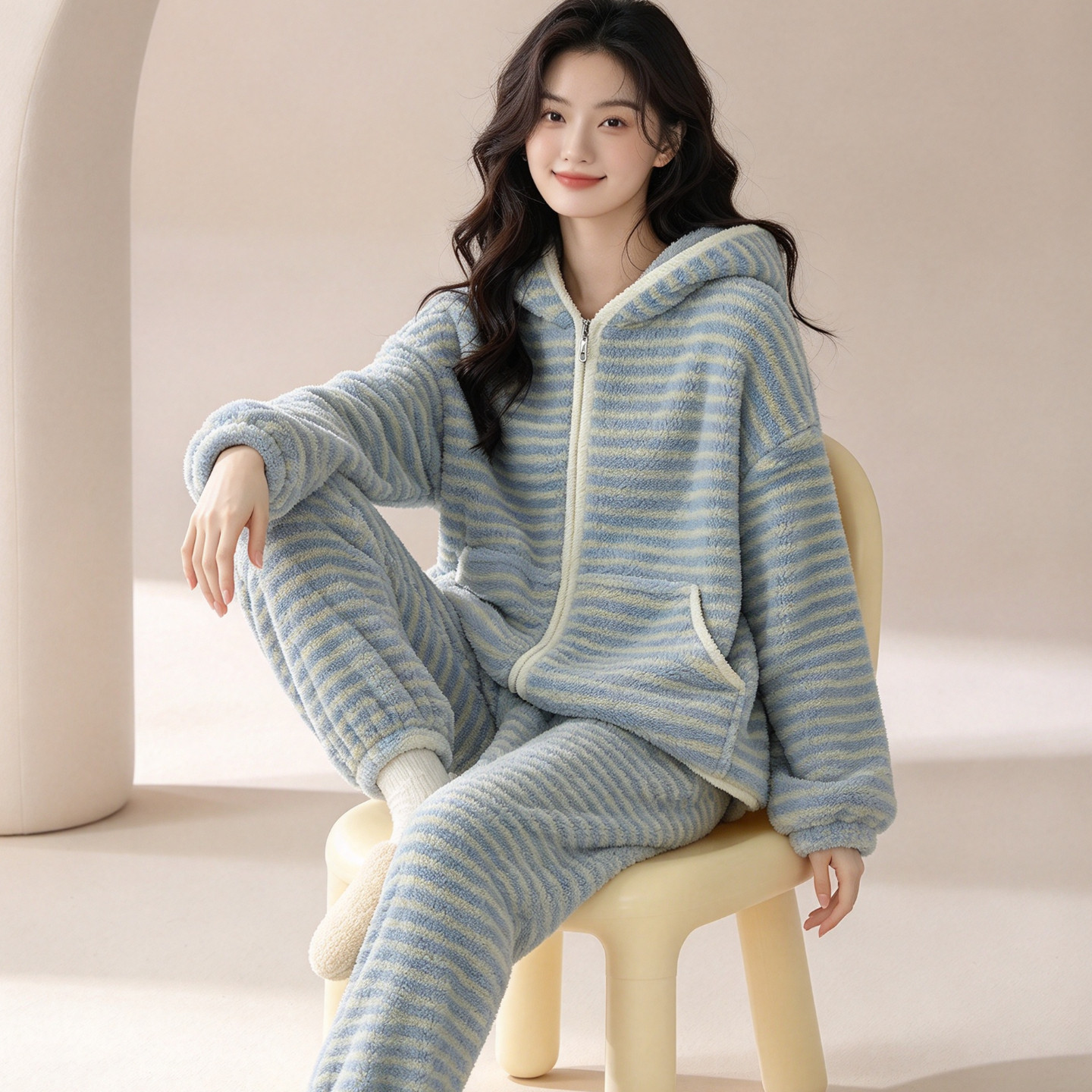 珊瑚绒连帽加绒睡衣女款秋季2026