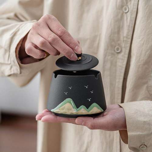 日本品质陶瓷远山带盖烟