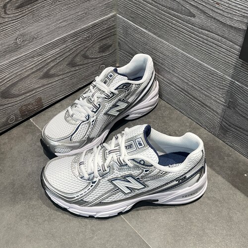 New Balance NB 740 复古舒适低帮跑步鞋 男女同款 白色  U740WN2