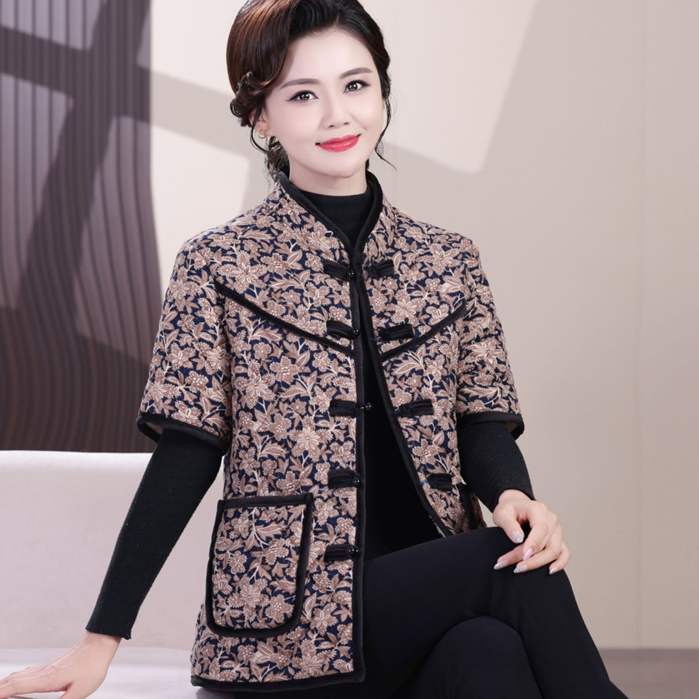 老人护肩马甲外套秋冬季加绒短袖背心外穿中老年女装半袖马夹棉袄
