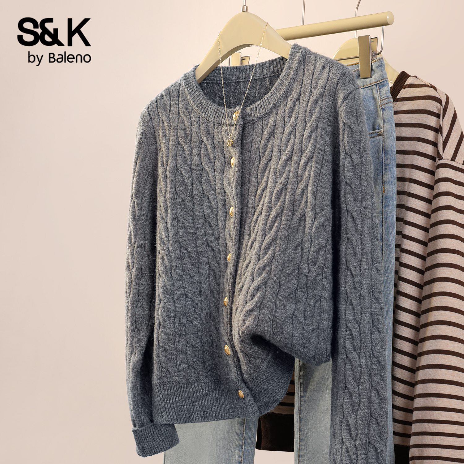 班尼路加厚绞花针织衫毛衣外套女