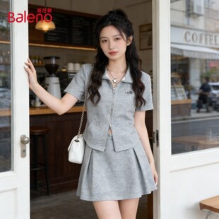 女休闲套装 班尼路双头拉链翻领短袖 T恤配百褶A字带内衬短裙套装