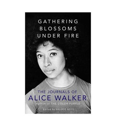 【预售】【普利策奖得主艾丽斯·沃克】五十年的成长历程 Gathering Blossoms Under Fire 英文进口原版文学传记外文图书