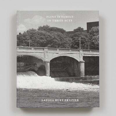 【预售】拉托雅·鲁比·弗雷泽：三幕式：弗林特是一家人 Latoya Ruby Frazier 英文进口原版摄影作品集外文图书Latoya Ruby  Fra