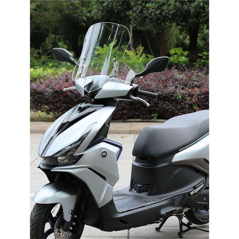 适用钱江QJMOTOR鸿125踏板摩托车前挡风玻璃加厚高清风挡板挡风罩