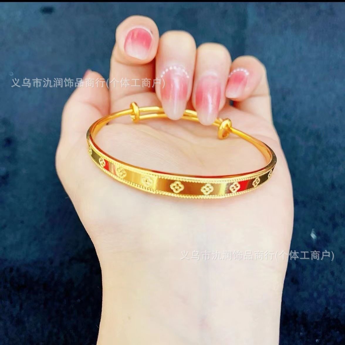 沙金色幸运四叶草推拉手镯钻纹可手镯