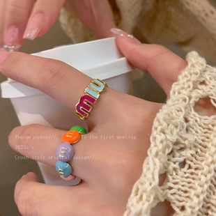 彩色多巴胺m豆戒指女小众设计感高级开口指环时尚个性字母食指戒