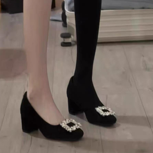 法式气质粗跟加绒单鞋女2026年春季新款水钻方扣名媛通勤玛丽珍鞋