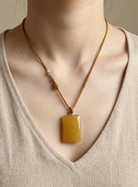 简约黄色玛瑙无事牌吊坠项链男