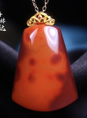 Melinda/梅林达【诗画】天然南红玛瑙吊坠18K金镶嵌平安无事牌女