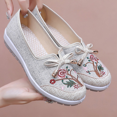 一脚蹬镂空防滑奶奶妈妈鞋透气