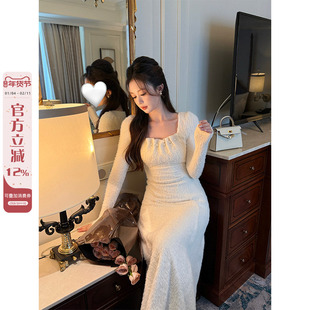 法式温柔风白色方领连衣裙女冬季高级感毛茸茸富家千金风长款裙子