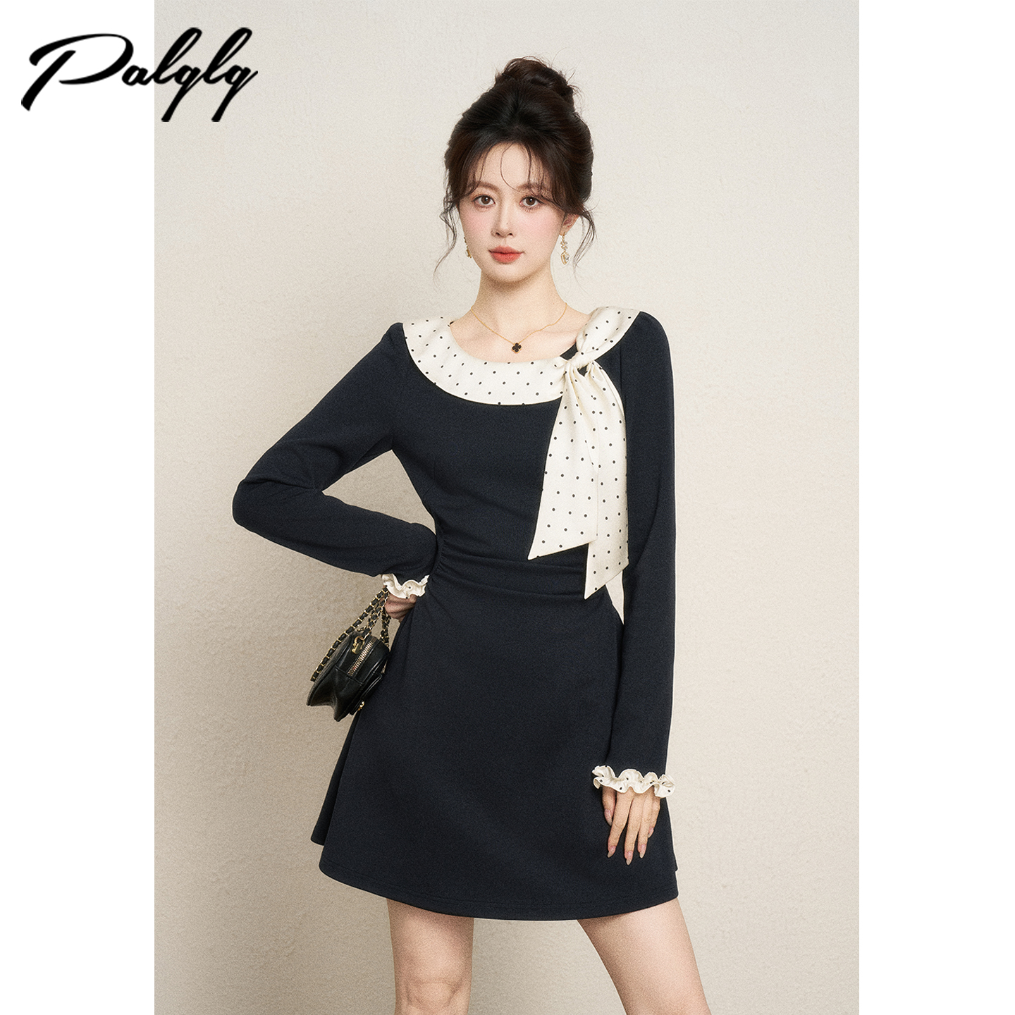 法式赫本风掐腰圆领黑色连衣裙女