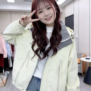 韩版 大码 新款 外套女2026春季 宽松冲锋衣 胖mm遮肉百搭减龄连帽短款