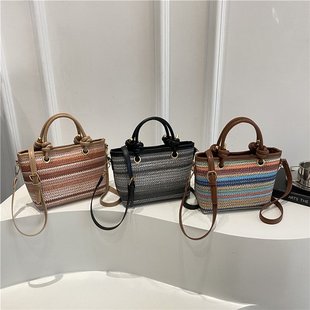 彩虹编织包女2025新款时尚小众斜挎沙滩包休闲通勤手提水桶包