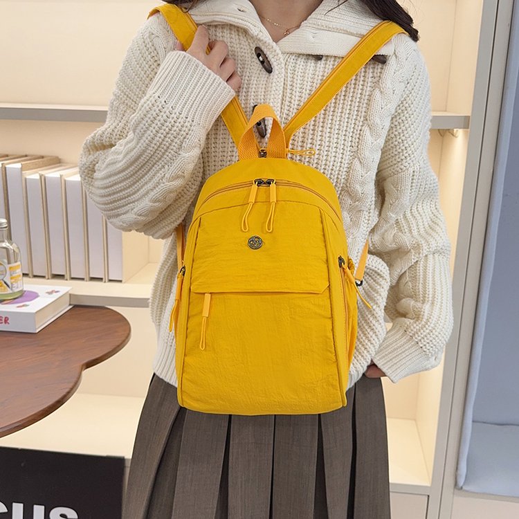 双肩包超轻2026新款高级感小众尼龙布上班通勤旅行背包小型轻便