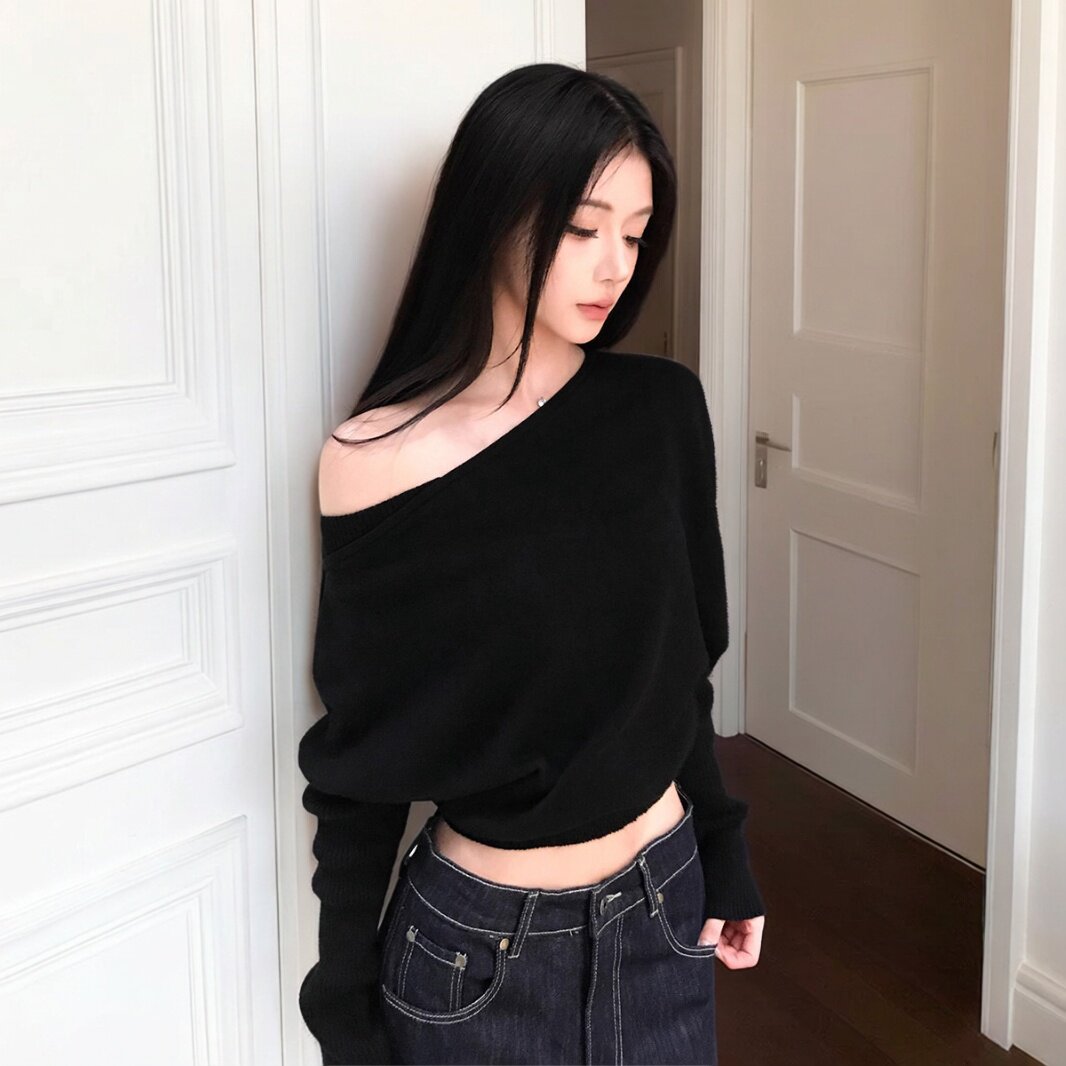 斜肩高级感针织衫女黑打底衫秋冬辣妹露肩设计感内搭毛衣宽松上衣