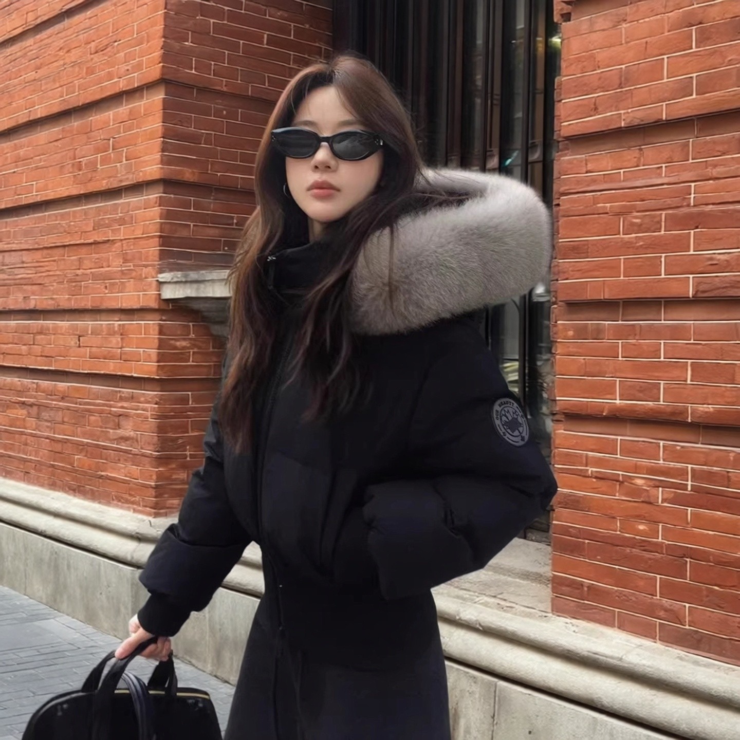 韩版女士冬季保暖外套通勤显瘦新款毛领连帽收腰加厚短款长袖棉衣