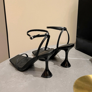酒杯跟aw黑色一字带高跟鞋 粗跟高跟凉鞋 绝美方头鞋 夏季 女 2024新款