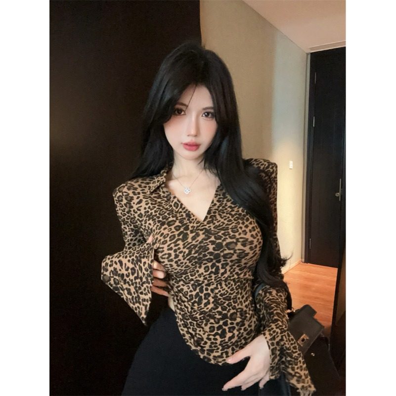 美式辣妹豹纹v领喇叭袖T恤女秋季紧身修身长袖打底衫短款内搭上衣
