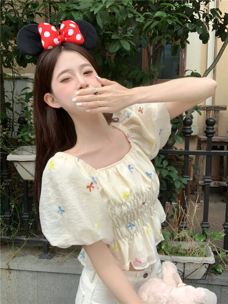 衬衫女夏季时尚方领抽褶绣花百搭衬衣个性减龄泡泡短袖很仙的上衣