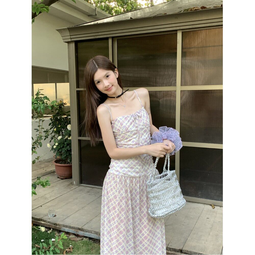 温柔风紫色格纹吊带连衣裙女夏季法式度假裙显瘦收腰裙子a字长裙