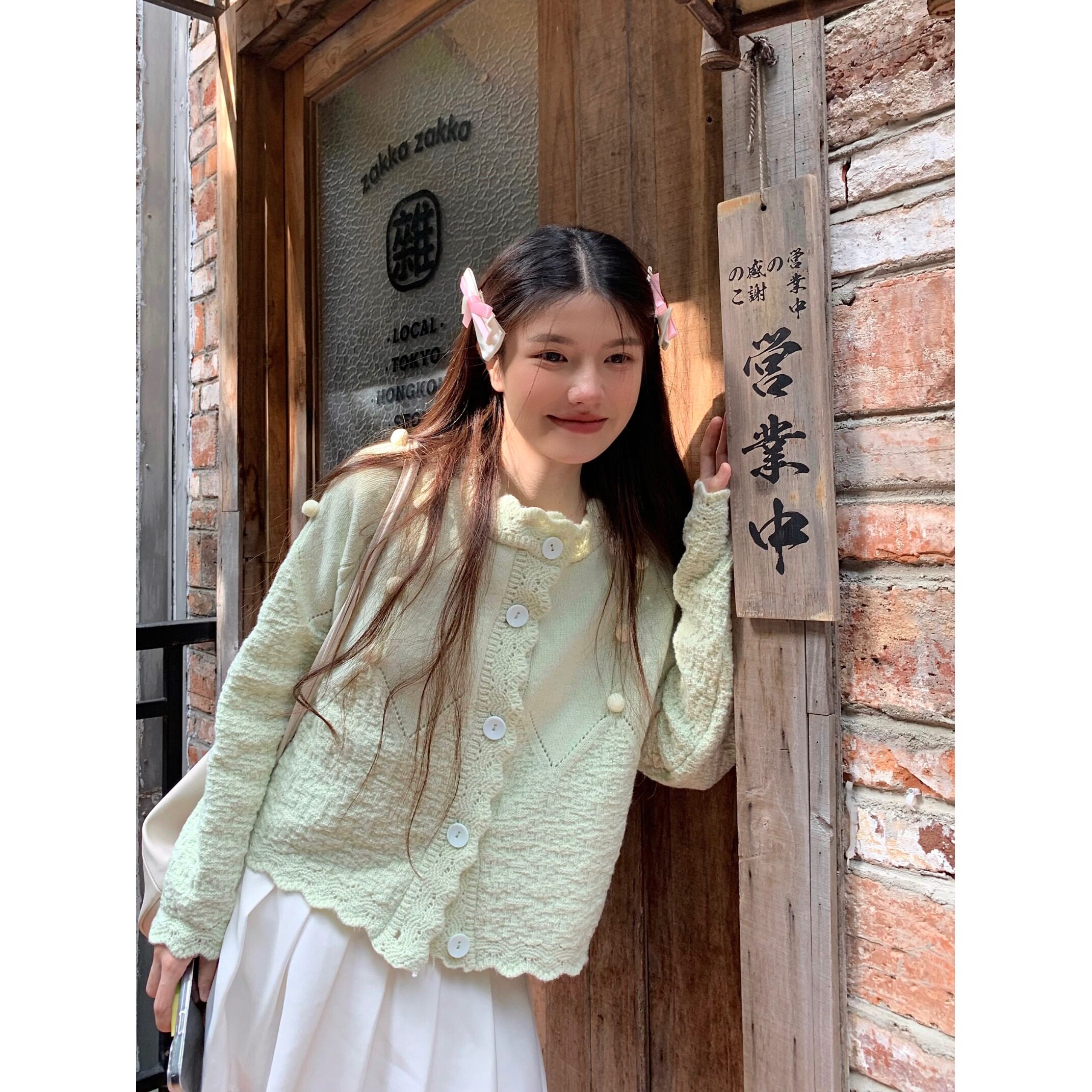 软糯温柔风立体毛球针织毛衣开衫女春季2024新款精致钩花宽松上衣