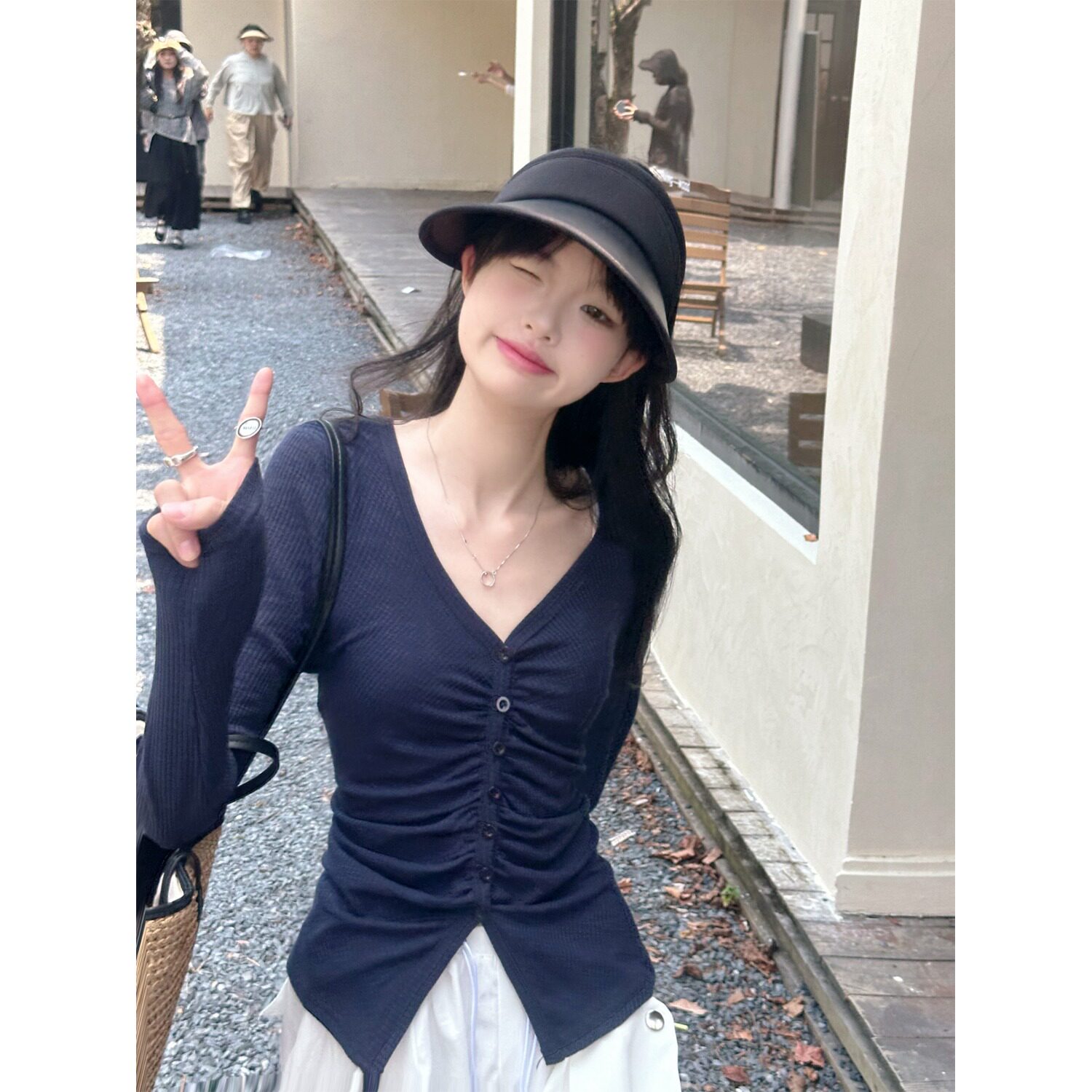 辣妹V领修身长袖上衣女秋季2025新款韩版紧身显瘦纯色白色T恤衫潮