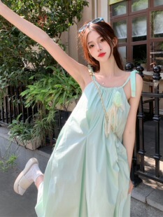 海边度假蓝色吊带连衣裙女夏季小个子可甜可盐显瘦气质露背沙滩裙