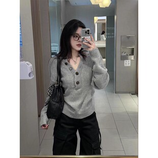 韩系早秋穿搭灰色v领毛衣针织衫女2025新款chic别致上衣女春秋季